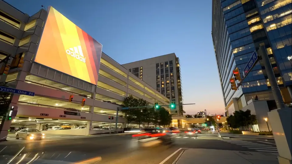 Macerich Digital Signage